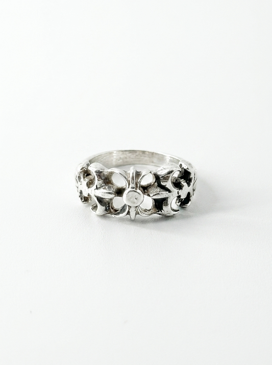The Fleur Band Ring